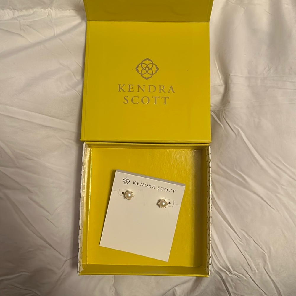 Brand new Kendra Scott Earings